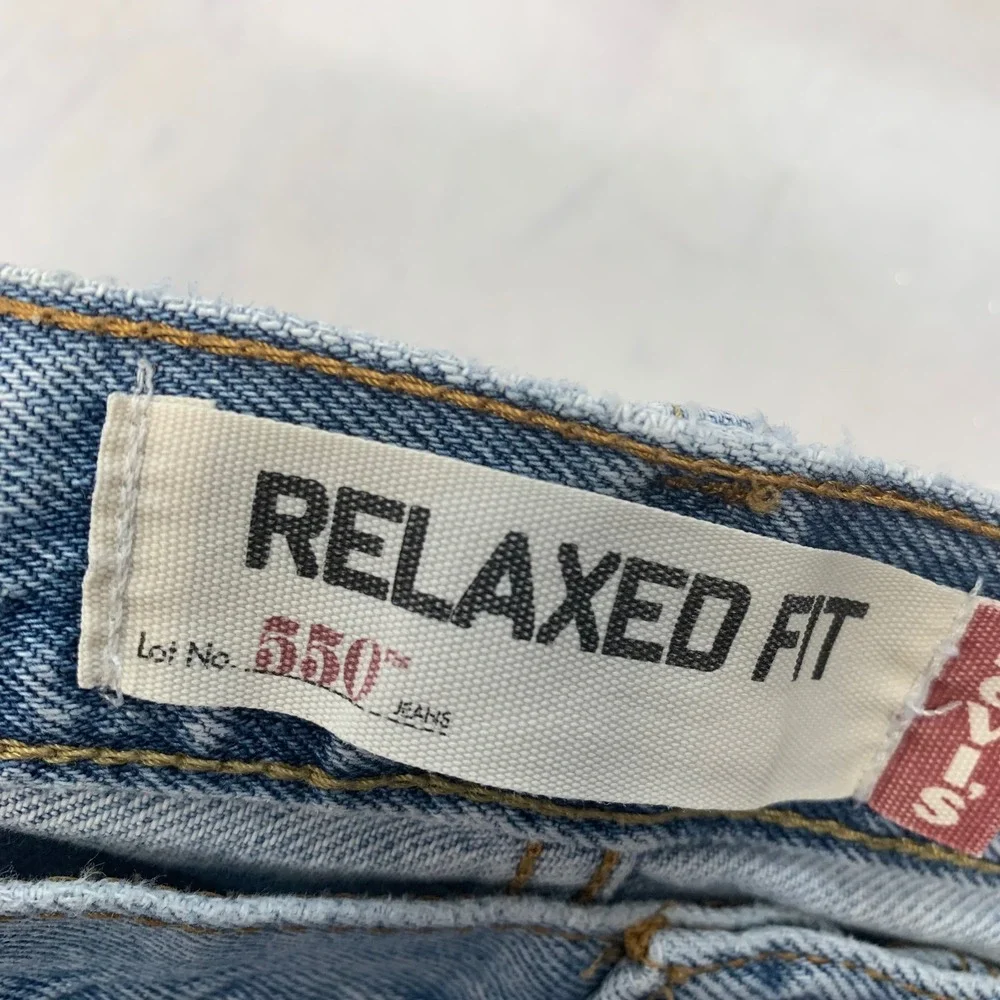 Levis 550 Relaxed Fit Light Wash Denim Jeans Mens 40x30 (fit 40x29) Tapered